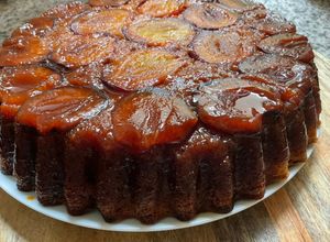 Une photo de 🪺Quetsches cake tatin🥮☕️