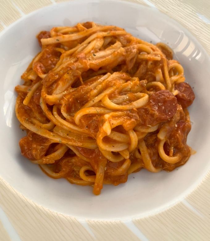 Foto principal de Espaguetis con salchichas y atún