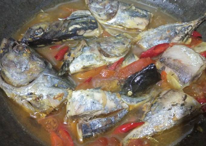 Bagaimana Membuat Tongkol masak kuah pedes, Enak