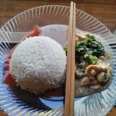 A picture of Chicken with broccoli.