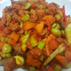 A picture of Sambal goreng kentang,ati ampela.