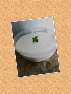 Una foto de Yogurt casero desnatado