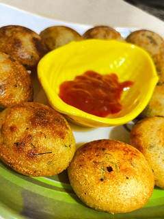 झटपट वेज सूजी अप्पे (jhatpat veg suji appe recipe in Hindi) रेसिपी मुख्य फोटो