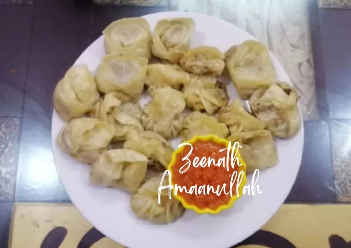 Steamed Momos with spicy Momos Chutney