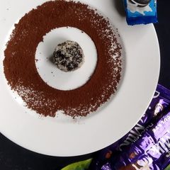A picture of Coconut Oreo balls.