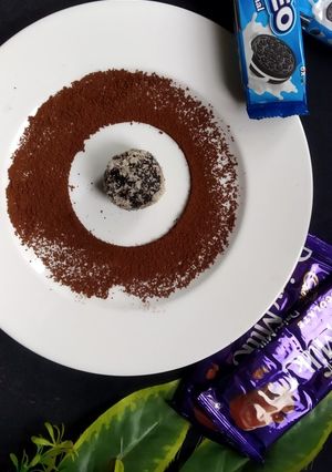 A picture of Coconut Oreo balls.