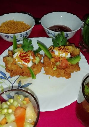 A picture of Chawal bada in noodles basket.