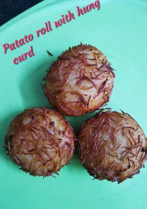 A picture of Patato roll with hung cud filling.