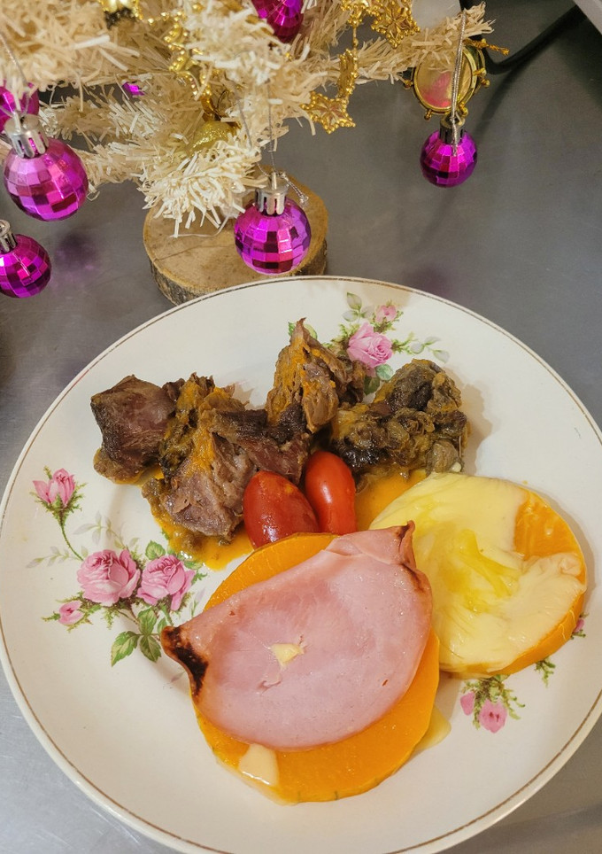 Una foto de Cuadril a la olla con calabazas al horno