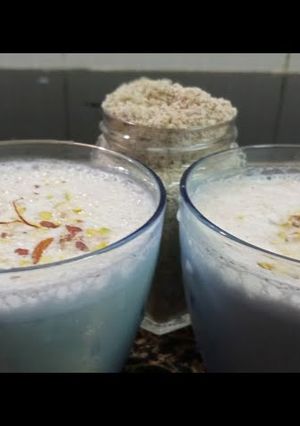 ઠંડાઈ મસાલો અને ઠંડાઈ બનાવવા ની રીત (Thandai Masala And Thandai Rcipe In Gujarati) રેસીપી મુખ્ય ફોટો