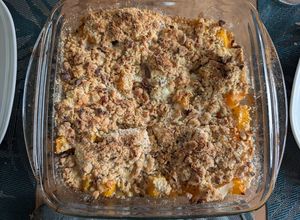 Une photo de Crumble courge, noisette et chèvre frais