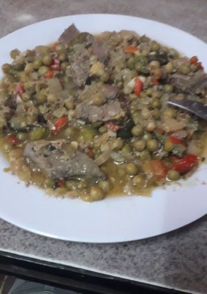 Una foto de Hígado con arvejas a la crema