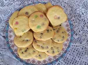 Una foto de 🍪Cookies con rocklets y cookies con chips de chocolates🍪