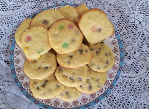 Una foto de 🍪Cookies con rocklets y cookies con chips de chocolates🍪