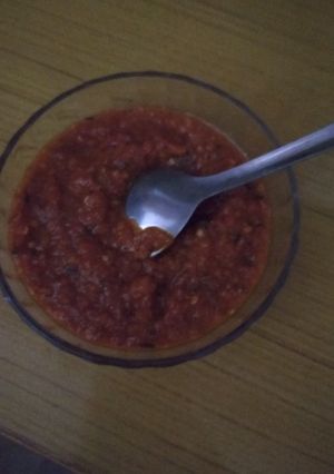 A picture of Tomato and garlic chutney.