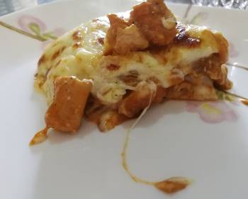 Popular Cuisine Chicken and tomato lasagne with bechamel sauce Delicious Simple