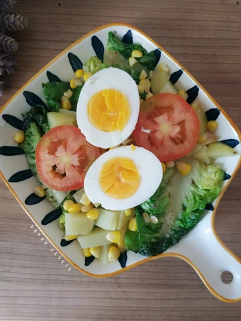 Langkah Mudah untuk Membuat Resep  Salad simple and go! yang Bisa Manjain Lidah, Enak Banget