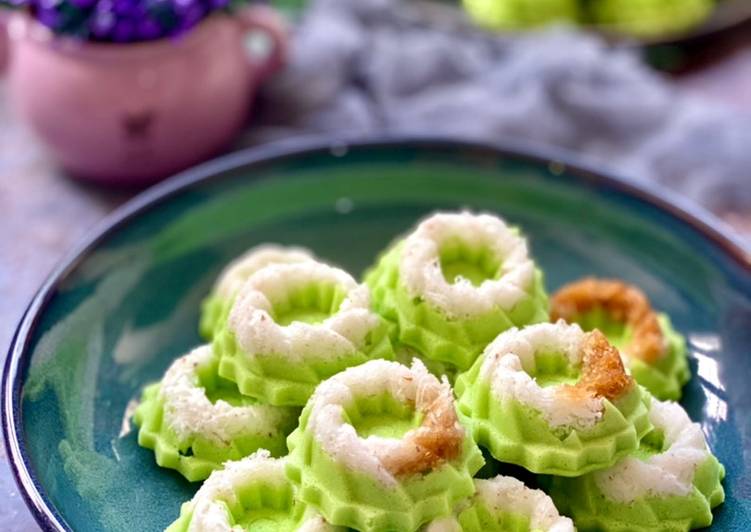 Kue Putu Ayu (pandan coconut steam cake)