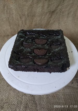 चॉकलेट ओरियो ब्राउनी (Chocolate oreo brownie recipe in Hindi) रेसिपी मुख्य फोटो