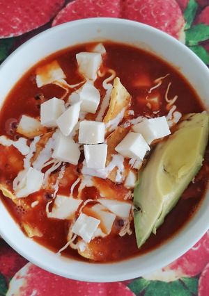 Una foto de Sopa de tortilla 🤩🥣