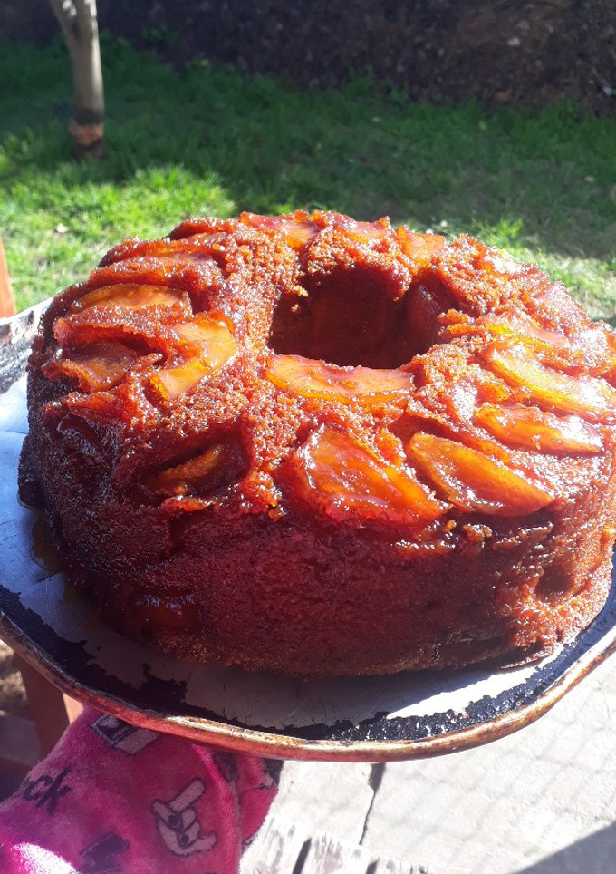 Una foto de Torta de manzana invertida