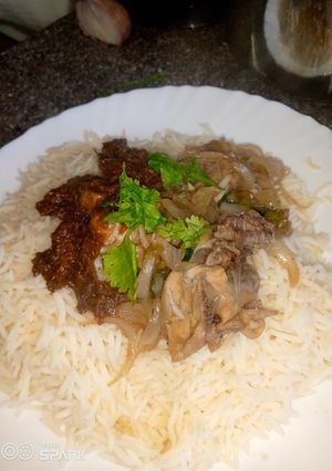 Basmati rice and stew with chicken source ainihin hoton girkin