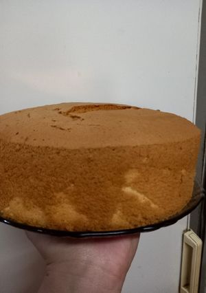 Una foto de BIZCOCHUELO ESPONJOSO👩‍🍳🎂