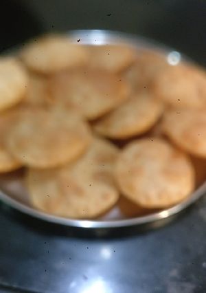 मसाला अजवाइन पूरी (Masala ajwain puri recipe in hindi) रेसिपी मुख्य फोटो