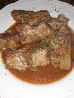 Una foto de Costillas guisadas con salsa de ciruelas
