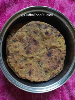 મેથી કોથમીરના ઢેબરા (Fenugreek Coriander Dhebra Recipe In Gujarati) રેસીપી મુખ્ય ફોટો