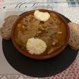Setas de cultivo a ajillo con jamón y salsa con huevo poché