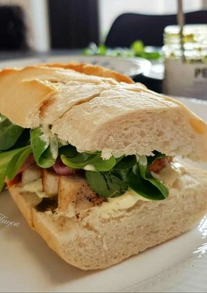 Hình của món Bánh mì gà.