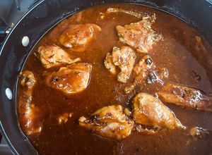 Una foto de Pollo a la SoleraSalsa para acompañar el pollo