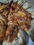 Pizza con bordes de queso y masa de semillas