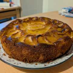 Una foto de Tarta de manzana con natillas
