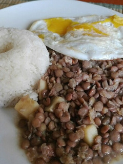 Una foto de Lentejas con tocino 🥓