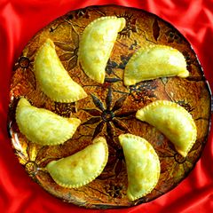A picture of Apple Gujiyas.