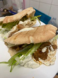 Una foto de Pan de pita con cabeza de lomo
