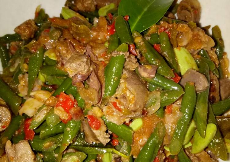 Proses Menyiapkan Sambal pete hati ampela yang Lezat Sekali