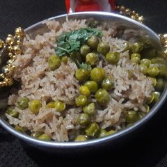A picture of Matar pulao.