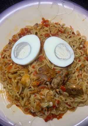 A picture of 🍝My indomiee with fish and egg🍝.