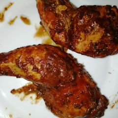 A picture of Chicken grilled in natural yogurt.