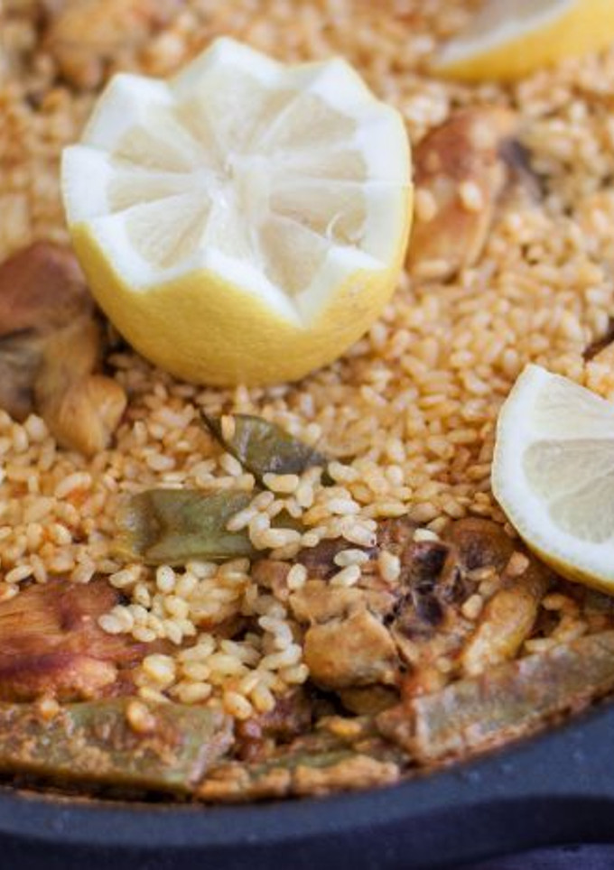 Una foto de Paella valenciana