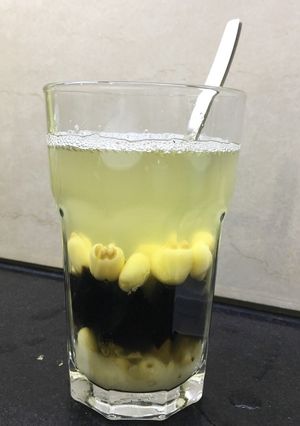 Hình của món Chè hạt sen thạch đen.