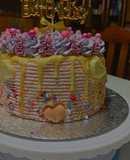 Sprinkles cake con relleno de crema de vainilla