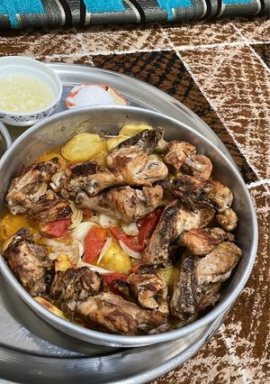 صورة لوصفة بطاطا ودجاج بصينية