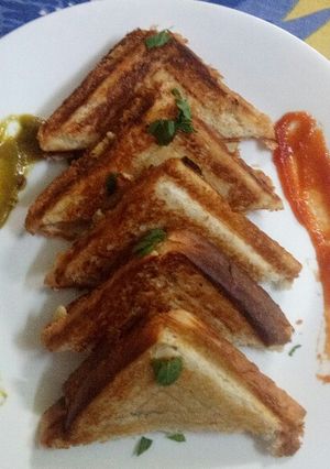 आलू सैंडविच (Aloo sandwich recipe in Hindi) रेसिपी मुख्य फोटो