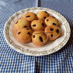 A picture of Vanilla cup cake.