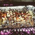 Brochetas de pollo y verduras