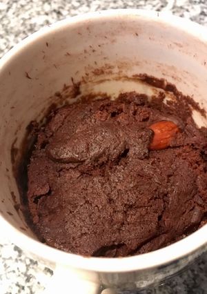 Una foto de Mugcake de chocolate (Nesquik) al microondas, lista en 2 minutos